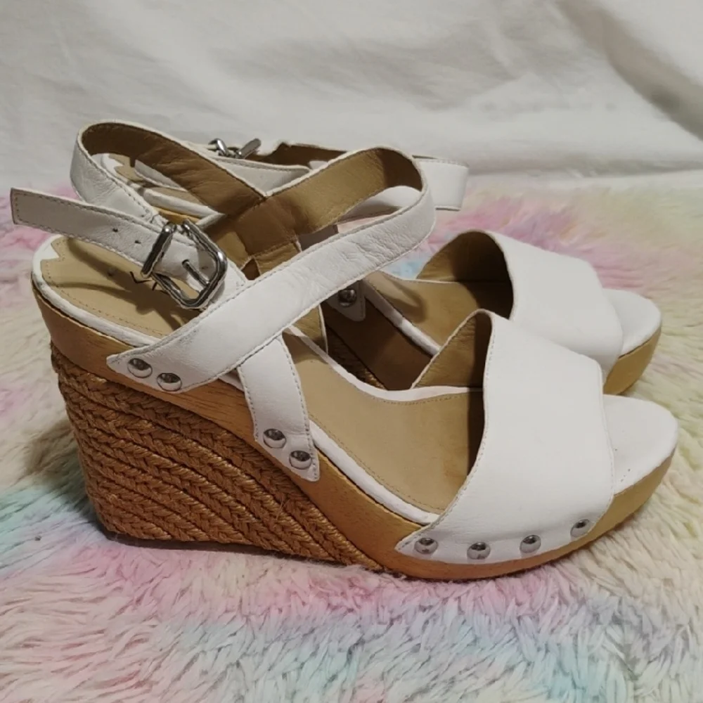 (#23) Via Spiga White Leather Silver Studded Wedge Sandals Sz.8M